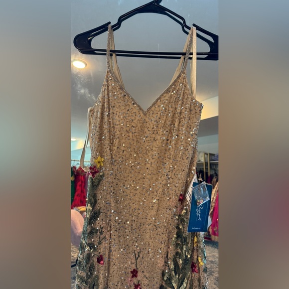 Mac Duggal FLORAL EMBELLISHED SPAGHETTI STRAP GOWN - Picture 12 of 13